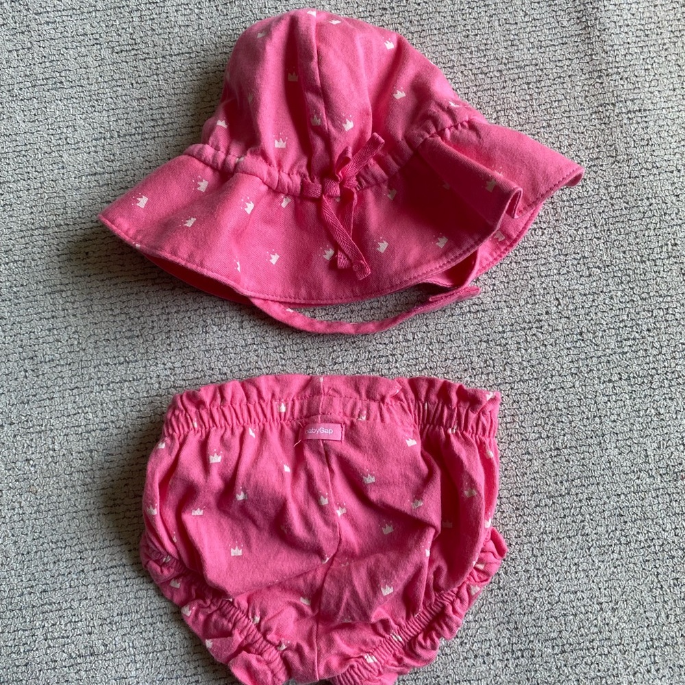 Baby GAP sun hat and bottoms